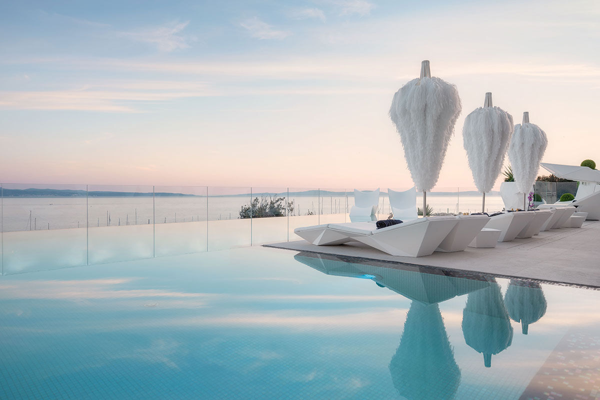 <b>All Suites Hotel Posh</b> - It’s all in the name. With details like palms potted in giant head sculptures, feathery pool umbrellas and geometric furniture, the Hotel Posh is luxe, eclectic and design-forward. The rooms and common areas are streamlined and glamorous, the dining room features gold fixtures and the pool is situated for colorful sunset views.