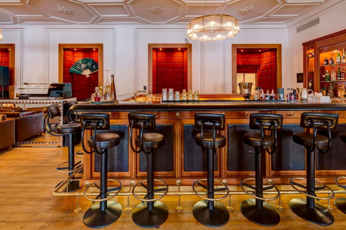 <b>Kempinski Grand Hotel des Bains</b> - The Kempinski Grand Hotel des Bains is full of rich tradition having been built in 1864 in the scenic Engadine countryside. With breathtaking views of the mountains, 4 refined restaurants to dine in, a spa with 4 saunas and polished rooms with classic-contemporary décor, this grand hotel is quintessential European luxury.