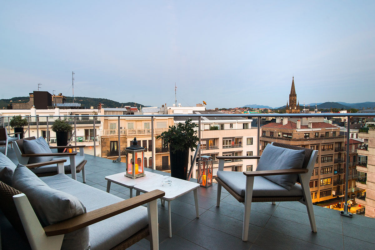 <b>Hotel de Londres y de Inglaterra, Donostia</b> - Right on the beach promenade along La Concha bay, this magnificent 19th century hotel offers guests breathtaking views of the water and landscape, and ease of making every day a beach day. When you’re ready to switch it up, this classically-styled hotel is only a 5-minute walk into the Old Town for exploration.