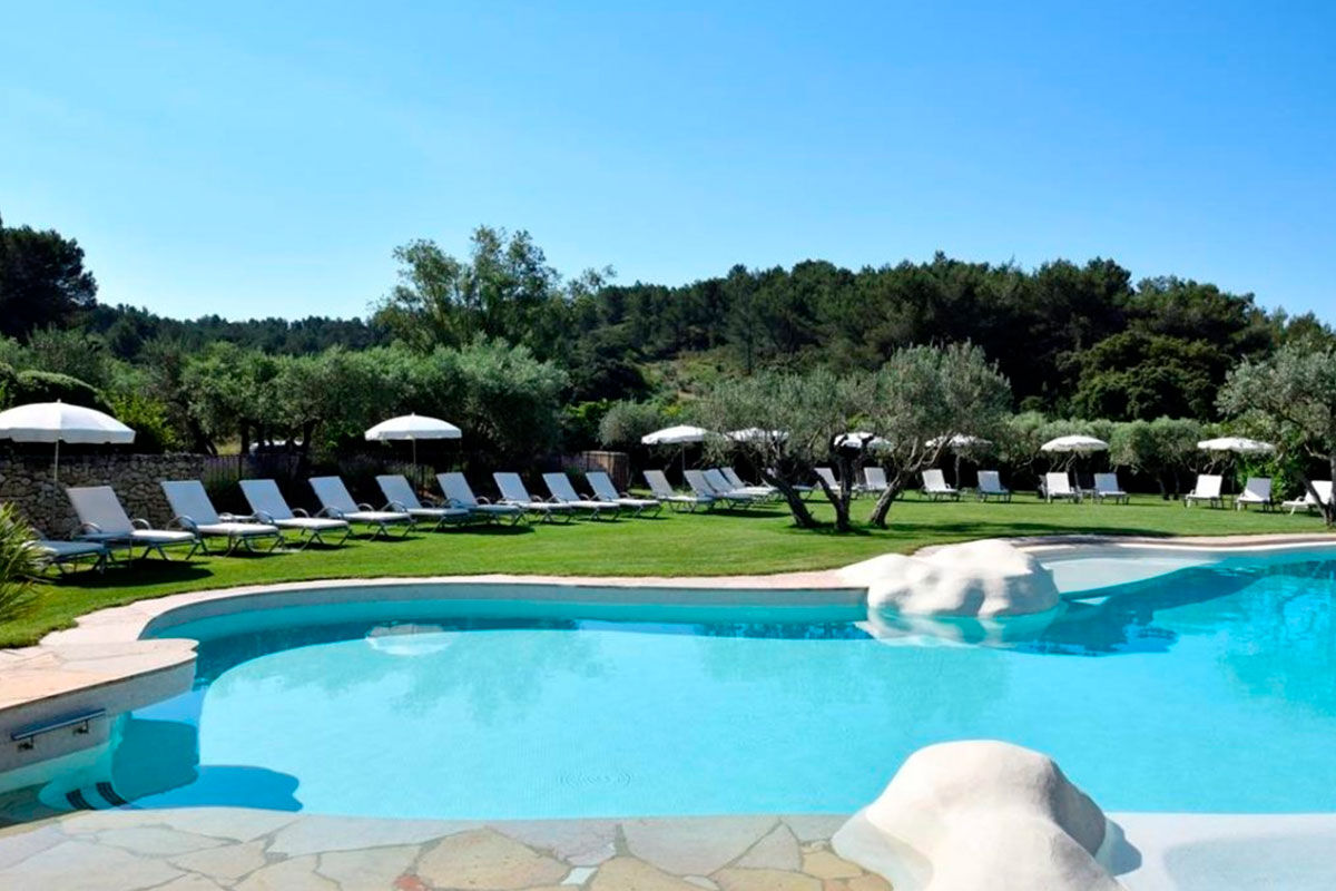 <b>Mas de l’Oulivie, Les Baux de Provence</b> - Nestled on the hillside in the heart of the Alpilles Natural Regional Park, the Mas de l’Oulivie welcomes guests with Mediterranean gardens, stylish pool set within an olive grove and a restaurant with a terrace.