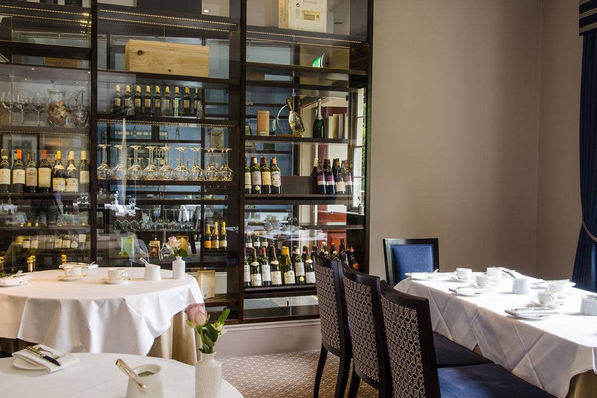 <b>The Royal Crescent Hotel & Spa</b> - In the middle of the Georgian Crescent and overlooking Victoria Park, The Royal Crescent Hotel & Spa has picturesque landscaped grounds, an award-winning restaurant and bar, and 18th century styled rooms. Set in the original coach house and stables, the Bath House Spa includes a steam room, relaxation pool and salt therapy treatments.