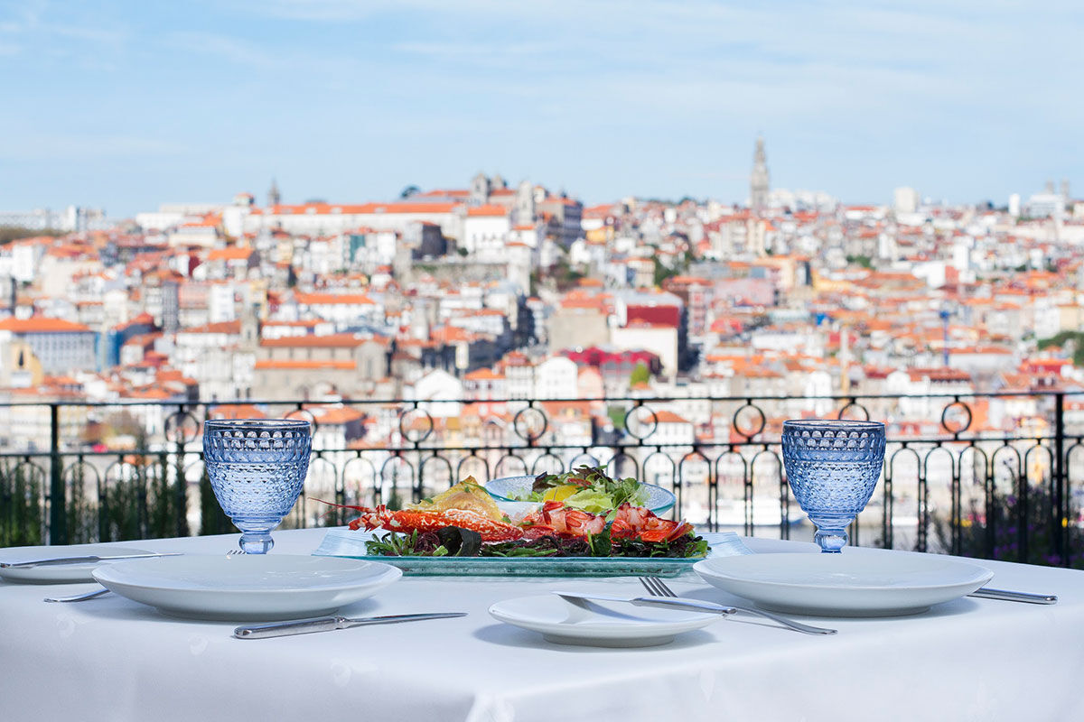 <b>The Yeatman Hotel</b> - Distinguished with a two Michelin-starred restaurant, this luxury wine hotel & spa is set in the beautiful historic district of Vila Nova de Gaia. Walk past the distinctive arches on the patio and head to the bar or wine cellar for a taste of the region.