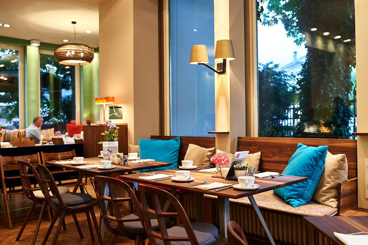 <b>Villa Auersperg</b> - Family-run for 3 generations, the Villa Auersperg is a boutique hotel housed in a 19th century villa at the foot of Kapuzinerberg. With modern rooms, a rooftop terrace, sauna and yoga classes, guests can enjoy everything this laid-back hotel has to offer.