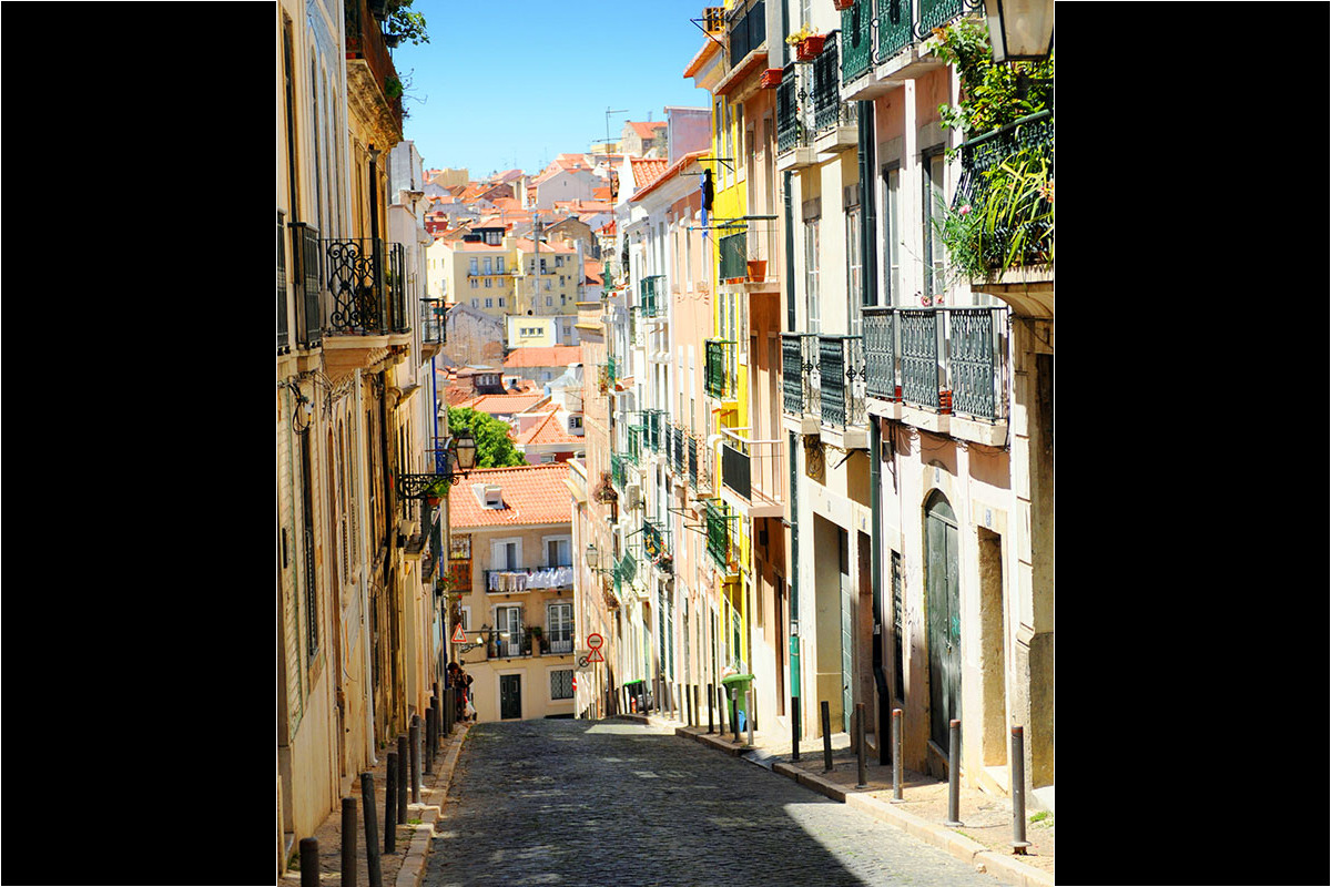 <b>AlmaLusa Baixa-Chiado</b> - Located right in Municipal Square and set in an elegant 18th century building, the AlmaLusa Baixa Chiado is charming and stylish. With an antique-lined lobby and a vintage flair, this luxury boutique hotel makes guests feel the history that surrounds them.