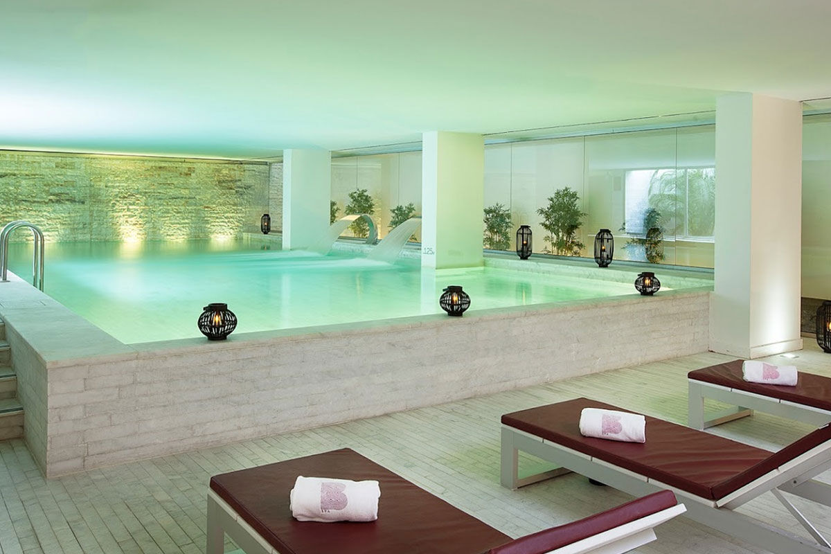 <b>Altis Belém Hotel & Spa</b> - Only an 8-minute walk from the landmark Belem Tower and set along the Tagus River, the Altis Belem Hotel is a contemporary oasis. With a renowned spa including saunas and two pools, as well as an acclaimed restaurant, trendy bar, hip café and sleek rooms, this chic hotel is one for the books.