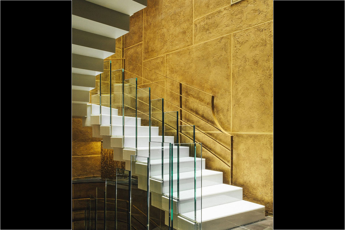 <b>Bagues</b> - With a rooftop pool and bar that have fantastic views over Barcelona, Bagues boutique hotel is a stylish spot for discerning guests. It’s located on Las Ramblas in a former palace and 1850s Masriera jewelry workshop, making it a classy boutique with a sophisticated edge.