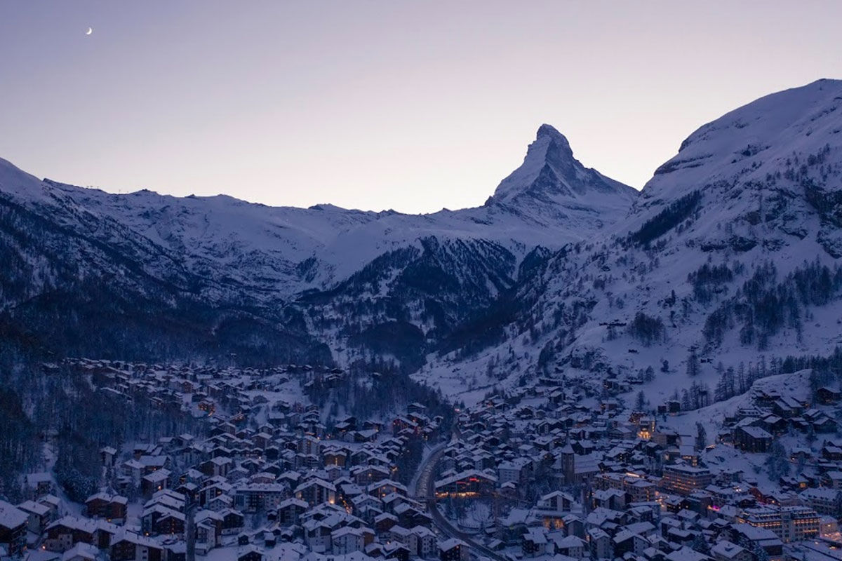 <b>CERVO Mountain Boutique Resort</b> - Housed in 6 alpine chalets with Matterhorn views, this ski-in/ski-out hotel offers streamlined rooms, upscale as well as casual dining options, a cozy bar and quick access to the slopes. This timber-framed sanctuary rests above Zermatt and is an ideal retreat for a perfect skiing holiday.