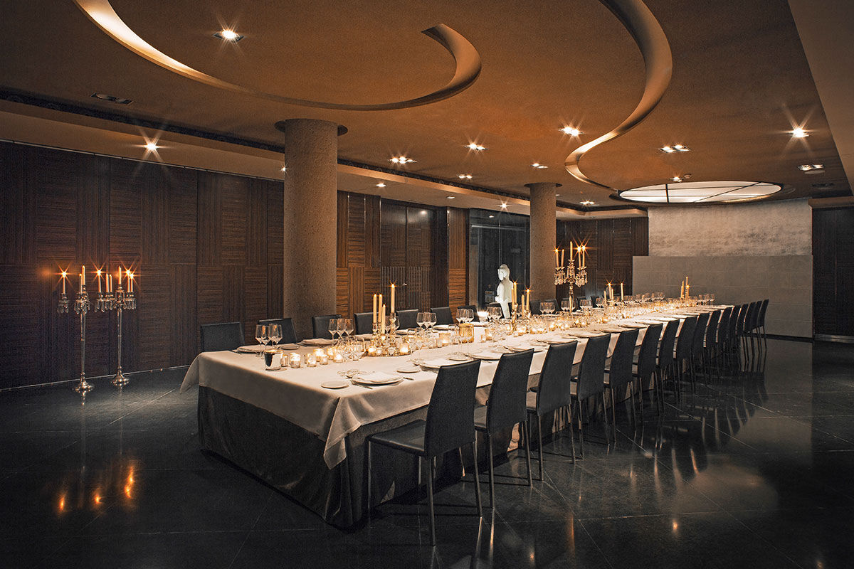 <b>Hotel Urban</b> - An 8-minute walk from the Museo del Prado and a 15-minute walk from the Royal Palace of Madrid, this art-deco hotel features a permanent display of art from Papua New Guinea. It is sleek, avant-guard and has a sophisticated oyster bar as well as rooftop terrace with bar service.