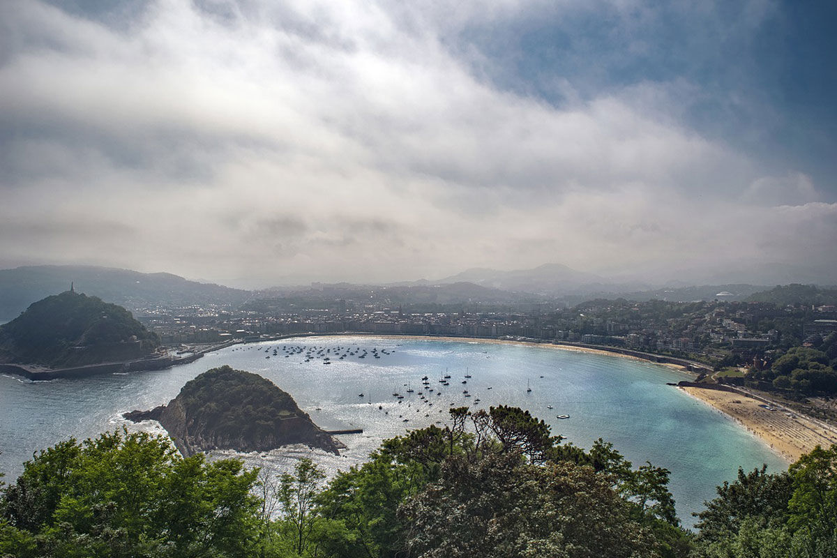 <b>Lasala Plaza Hotel, Donostia</b> - Set in a restored 1917 building on the the Plaza Lasala, this chic hotel is centrally located close to the beach, local sights and transportation. The rooms are contemporary in design with velvet chairs and art on the walls, and the rooftop terrace has a pool with panoramic views over the Beach of La Concha.