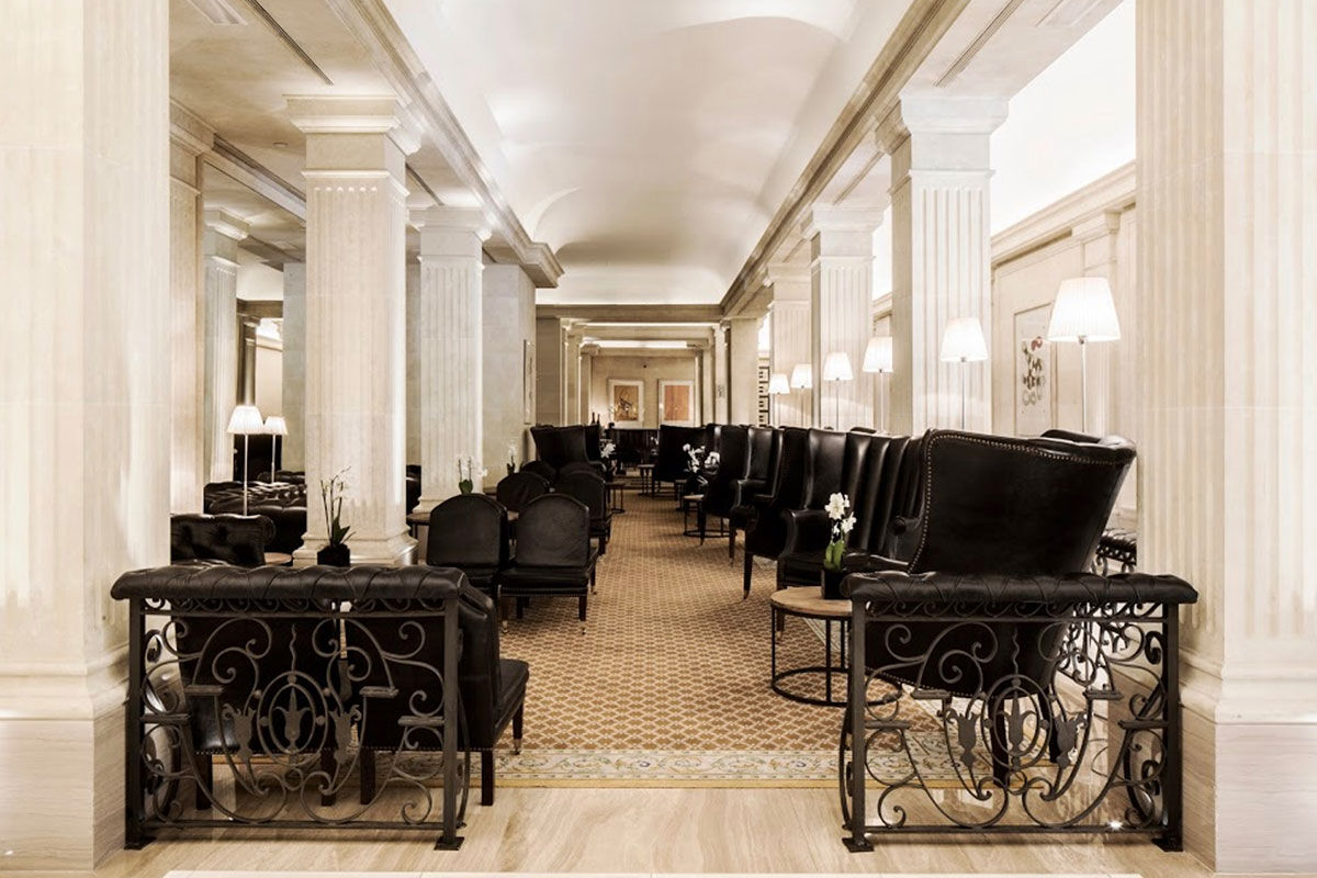 <b>Majestic Hotel & Spa</b> - Grand and classically decorated, the Majestic Hotel & Spa features marble floors, pillared entranceways and an overall feeling of exclusivity. The rooftop terrace features a refreshing pool and plenty of sun loungers to take advantage of.