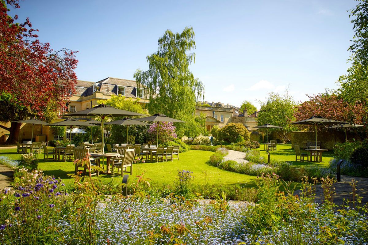 <b>The Royal Crescent Hotel & Spa</b> - In the middle of the Georgian Crescent and overlooking Victoria Park, The Royal Crescent Hotel & Spa has picturesque landscaped grounds, an award-winning restaurant and bar, and 18th century styled rooms. Set in the original coach house and stables, the Bath House Spa includes a steam room, relaxation pool and salt therapy treatments.