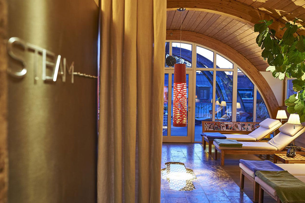 <b>Villa Auersperg</b> - Family-run for 3 generations, the Villa Auersperg is a boutique hotel housed in a 19th century villa at the foot of Kapuzinerberg. With modern rooms, a rooftop terrace, sauna and yoga classes, guests can enjoy everything this laid-back hotel has to offer.