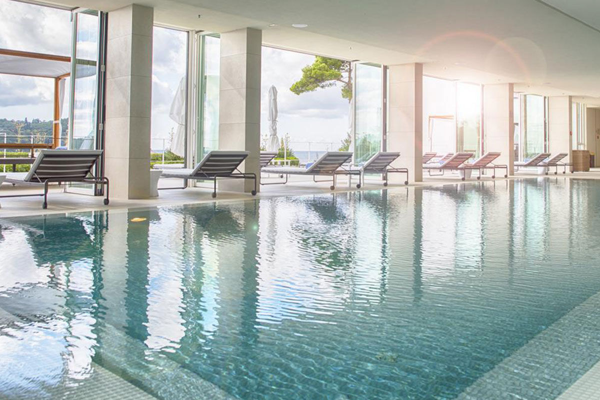 <b>Villa Dubrovnik</b> - Built into rocky cliffs on the Dalmatian Coast, the Villa Dubrovnik is surrounded by gardens marked with bougainvillea, oleander and citrus trees. The upscale restaurant has a terrace, the chic bar offers classic cocktails and the rooms have views of the Adriatic Sea.