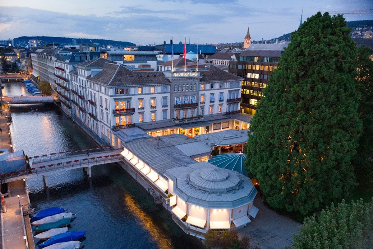 <b>Baur au Lac</b> - Located in the heart of Zurich and on its own private park, the Baur au Lac is only a few minutes’ walk to the celebrated high-end shopping street, Bahnhofstrasse. With bright and stately construction, this posh hotel fills the senses with grandeur and creativity.