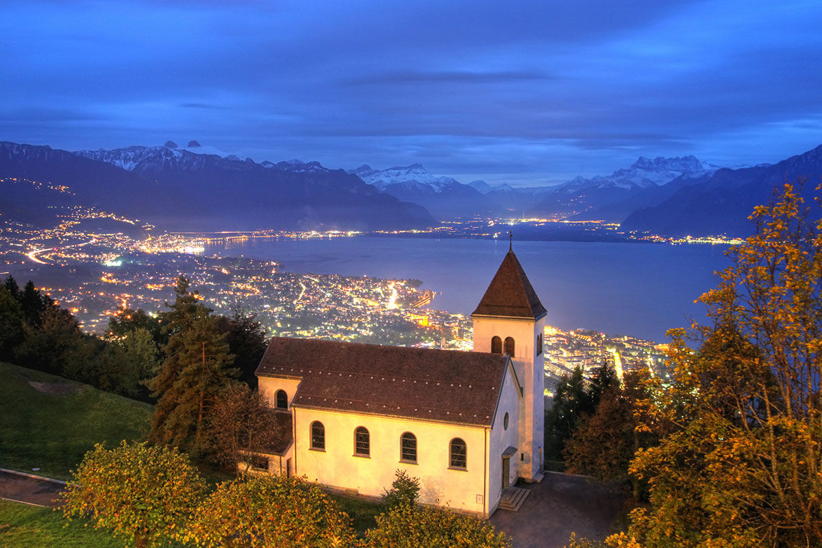 <b>Hotel EastWest</b> - Steps away from Lake Geneva and the boutiques of Rue de Rhone, the Hotel EastWest is chic, contemporary and inviting. There’s a photogenic restaurant terrace, private dining and sleek bar, as well as a library and spa with a sauna for unwinding.