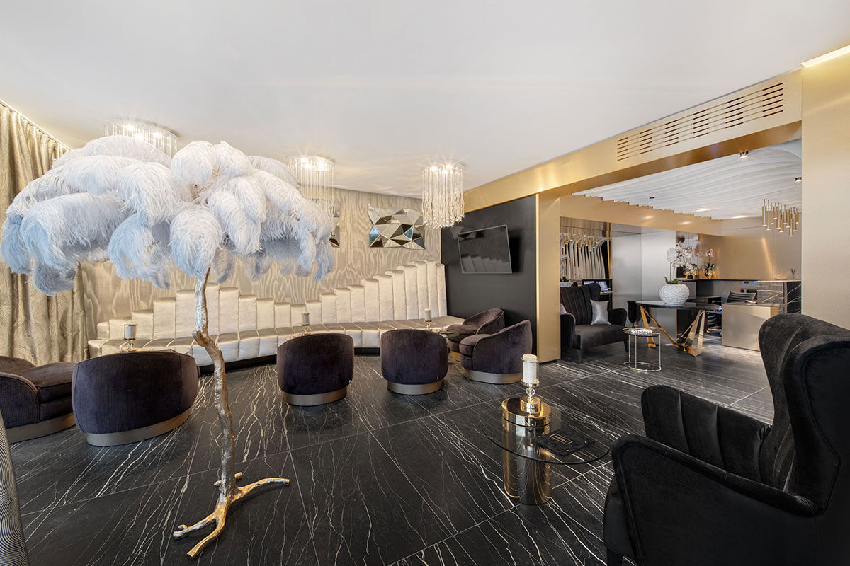 <b>All Suites Hotel Posh</b> - It’s all in the name. With details like palms potted in giant head sculptures, feathery pool umbrellas and geometric furniture, the Hotel Posh is luxe, eclectic and design-forward. The rooms and common areas are streamlined and glamorous, the dining room features gold fixtures and the pool is situated for colorful sunset views.