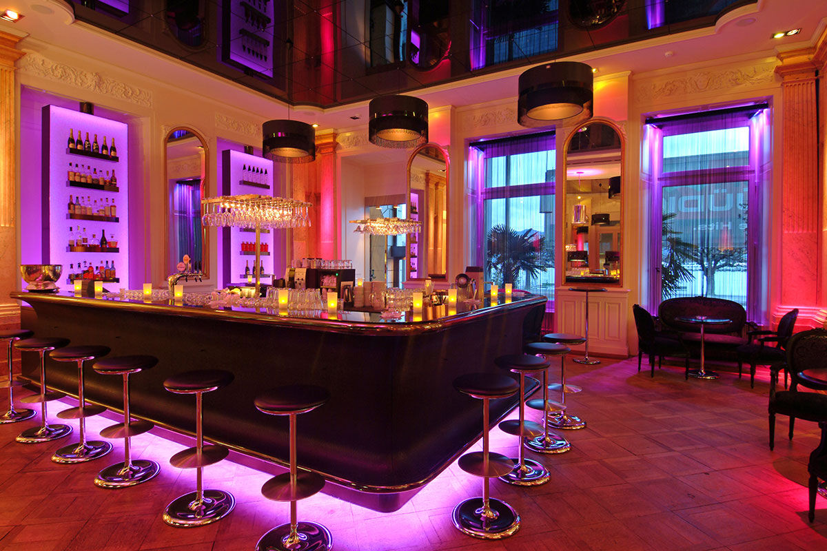 <b>Hotel Schweizerhof</b> - Built in 1845, this Rococo-styled hotel is nestled right in the Old Town and is a 5-minutes’ walk to the iconic Kapellbrucke covered bridge. The glass-enclosed restaurant, terrace and sleek bar are all open for investigating.