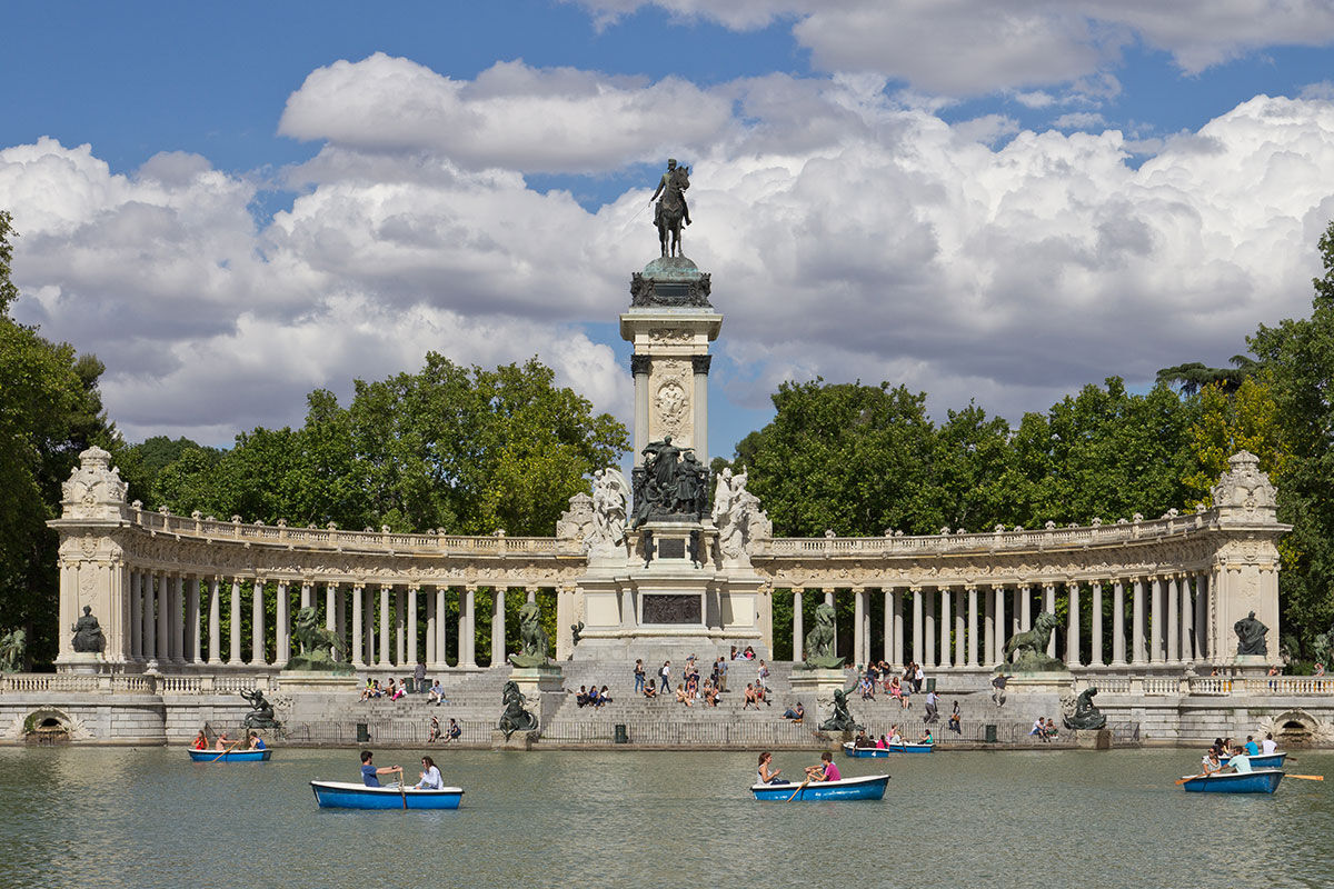 <b>ICON Wipton</b> - With a brick tunnel-like restaurant, cozy café and bar, and a lounge area that is teeming with leafy plants, the ICON Wipton is stylish, contemporary and comfortable. Centrally located in the Serrano neighborhood, this boutique hotel is in the hot spot for exclusive shopping.