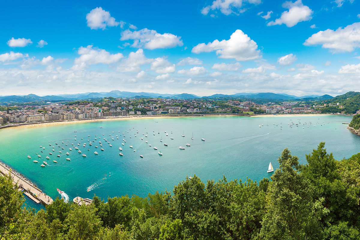 <b>Maria Cristina Hotel, Donostia</b> - In the heart of Donostia, this grande belle epoque hotel dates back to 1912 and overlooks the Urumea River. The rooms have a refined taste, the chic restaurant has Asian inspired cuisine and the shades of blue bar is moody and luxe.