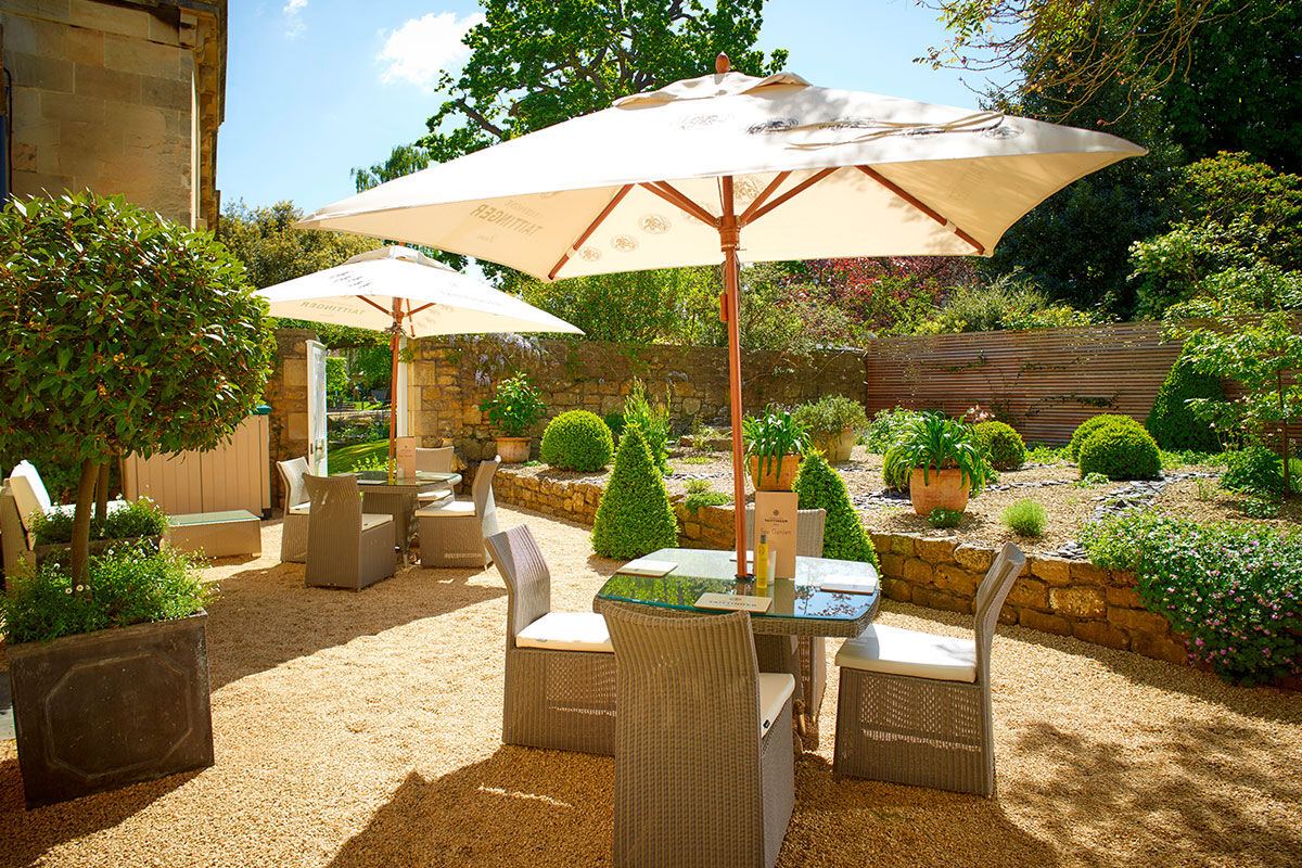 <b>The Royal Crescent Hotel & Spa</b> - In the middle of the Georgian Crescent and overlooking Victoria Park, The Royal Crescent Hotel & Spa has picturesque landscaped grounds, an award-winning restaurant and bar, and 18th century styled rooms. Set in the original coach house and stables, the Bath House Spa includes a steam room, relaxation pool and salt therapy treatments.