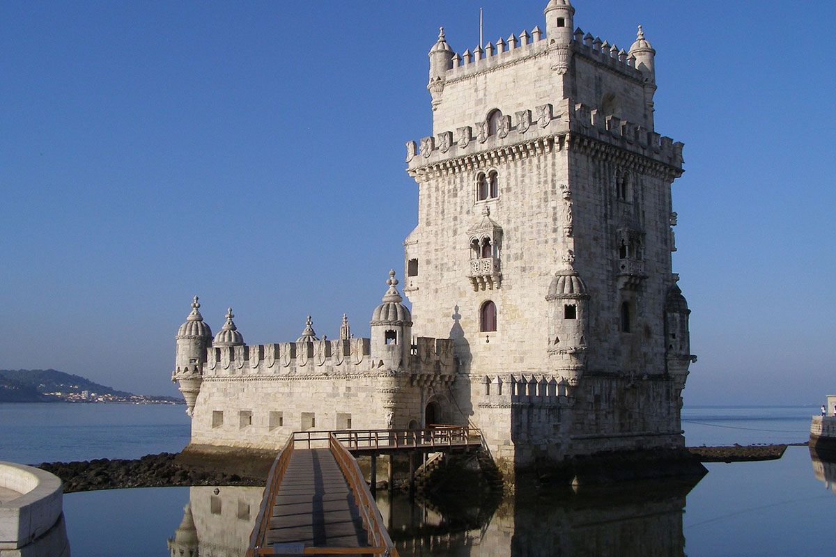 <b>Altis Belém Hotel & Spa</b> - Only an 8-minute walk from the landmark Belem Tower and set along the Tagus River, the Altis Belem Hotel is a contemporary oasis. With a renowned spa including saunas and two pools, as well as an acclaimed restaurant, trendy bar, hip café and sleek rooms, this chic hotel is one for the books.