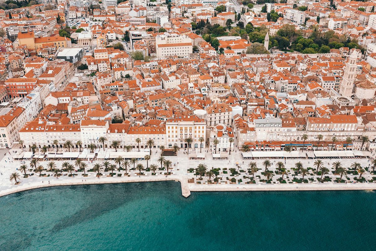 <b>All Suites Hotel Posh</b> - It’s all in the name. With details like palms potted in giant head sculptures, feathery pool umbrellas and geometric furniture, the Hotel Posh is luxe, eclectic and design-forward. The rooms and common areas are streamlined and glamorous, the dining room features gold fixtures and the pool is situated for colorful sunset views.