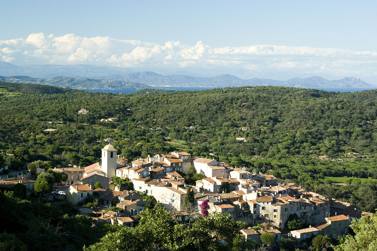 <b>La Reserve Ramatuelle Hotel, Spa & Villas</b> - The sleek and contemporary design of La Reserve Hotel is complemented by natural elements of Mediterranean vegetation and sea views. The chic restaurant and bar has a terrace, the rooms have floor-to-ceiling windows and the adults-only spa has a hammam.