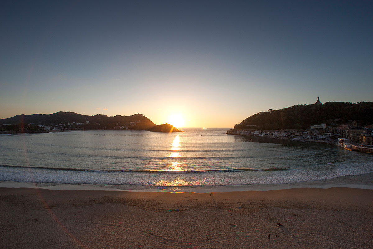 <b>Hotel de Londres y de Inglaterra, Donostia</b> - Right on the beach promenade along La Concha bay, this magnificent 19th century hotel offers guests breathtaking views of the water and landscape, and ease of making every day a beach day. When you’re ready to switch it up, this classically-styled hotel is only a 5-minute walk into the Old Town for exploration.