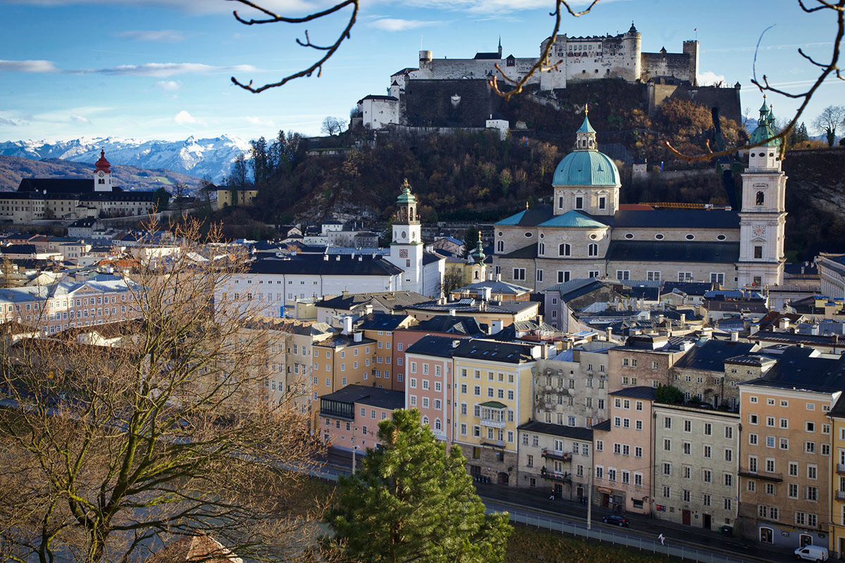 <b>Villa Auersperg</b> - Family-run for 3 generations, the Villa Auersperg is a boutique hotel housed in a 19th century villa at the foot of Kapuzinerberg. With modern rooms, a rooftop terrace, sauna and yoga classes, guests can enjoy everything this laid-back hotel has to offer.