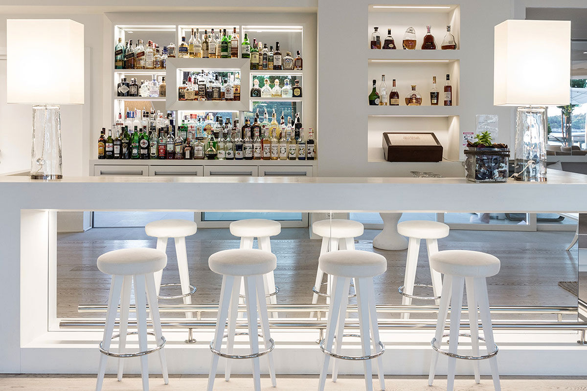 <b>Villa Dubrovnik</b> - Built into rocky cliffs on the Dalmatian Coast, the Villa Dubrovnik is surrounded by gardens marked with bougainvillea, oleander and citrus trees. The upscale restaurant has a terrace, the chic bar offers classic cocktails and the rooms have views of the Adriatic Sea.