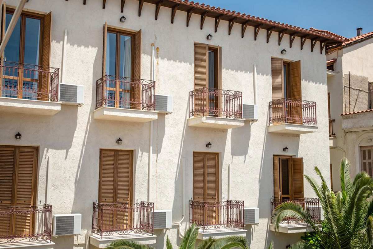 <b>Kastalia Boutique Hotel, Delphi</b> - Only a 10-minute walk to Delphi Archaeological Museum, the Kastalia Boutique Hotel is a casual dwelling bordered by the Parnassus mountains and the Gulf of Corinth. A café style restaurant has an open-air terrace with views that make you feel one with the earth.