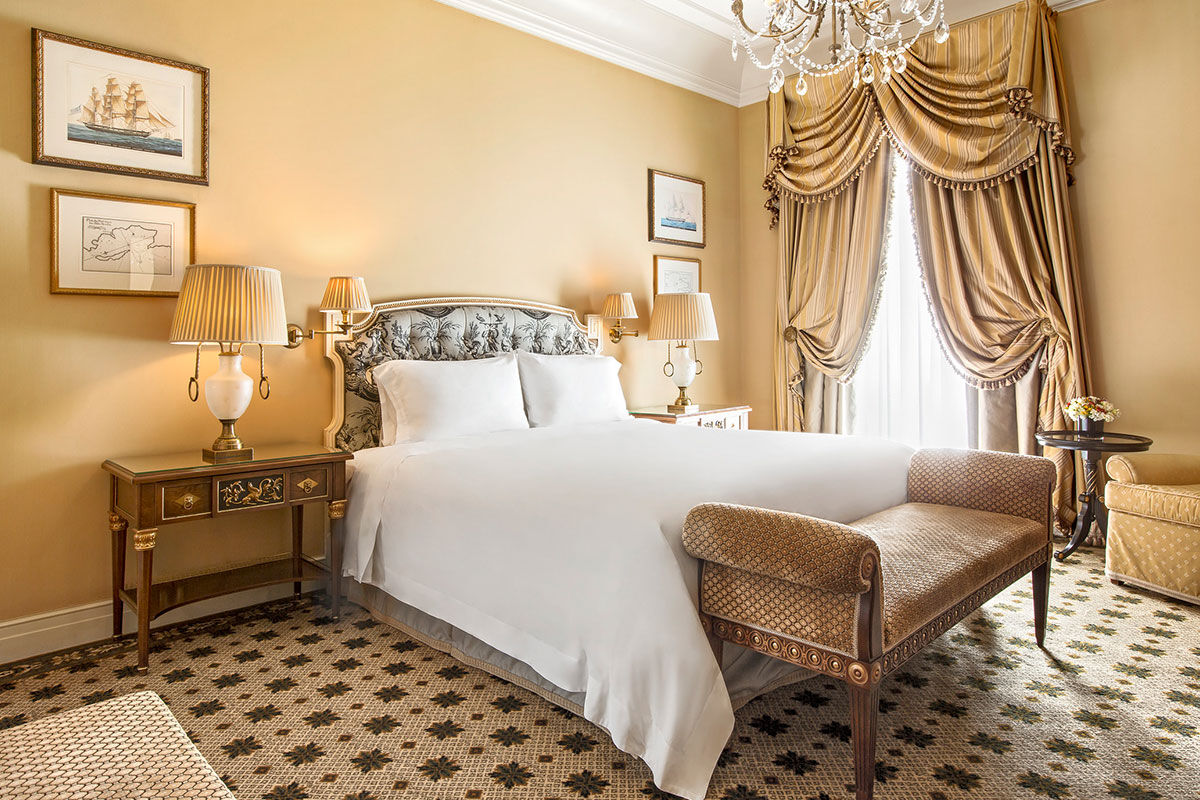 <b>Grande Bretagne</b> - Dating back to 1874, this luxury hotel is situated in the historic center of Athens and is central to all historic monuments. With plush, sophisticated rooms, an elegant rooftop bar, refined cigar lounge, two pools and three restaurants, you couldn’t ask for more!