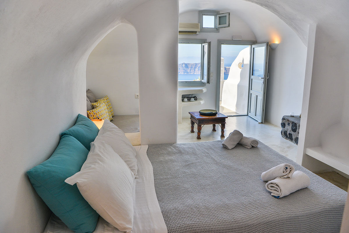 <b>Sunny Villas, Imerovigli</b> - With breathtaking views of the Aegean Sea, this relaxed hotel offers bright and airy accommodations with a pool and adjoining bar. With only a 5-minute walk to Skaros Rock, guests can venture out on the hillside and admire the white-washed village of Imerovigli, or walk further into the town of Thira.