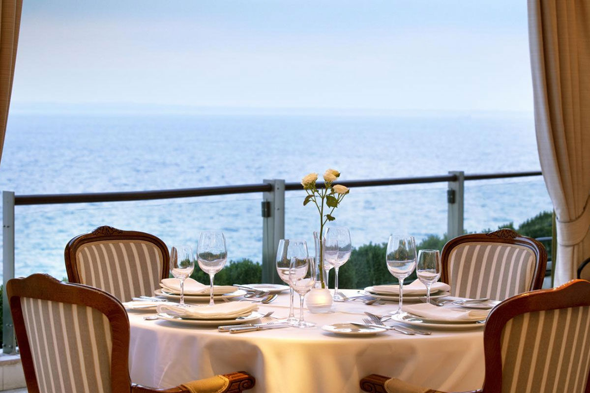 <b>Electra Palace, Thessaloniki</b> - Only a minute’s walk from Aristotelous Square, this classic-luxe hotel boasts of its Byzantine-inspired façade as well as handmade furniture and art. An architectural landmark, the Electra Palace features a rooftop restaurant, posh bar and rooftop pool as well as a sauna.