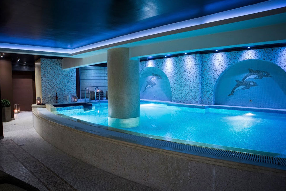 <b>Electra Palace, Thessaloniki</b> - Only a minute’s walk from Aristotelous Square, this classic-luxe hotel boasts of its Byzantine-inspired façade as well as handmade furniture and art. An architectural landmark, the Electra Palace features a rooftop restaurant, posh bar and rooftop pool as well as a sauna.