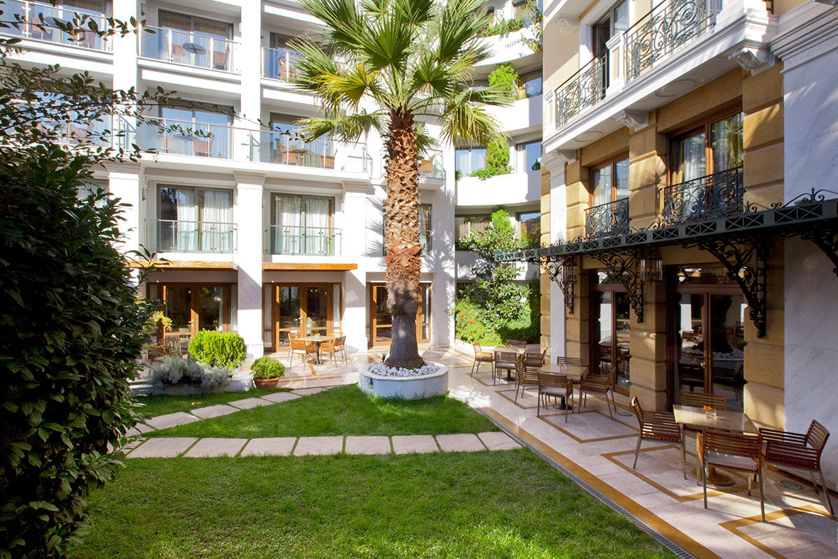 <b>Electra Palace</b> - Nestled in the center of the Old Town, Electra Palace is a 15-minute stroll to the Acropolis and Parthenon. With a Mediterranean eatery, rooftop restaurant, spa and pool, this upscale hotel is hospitable and aristocratic.