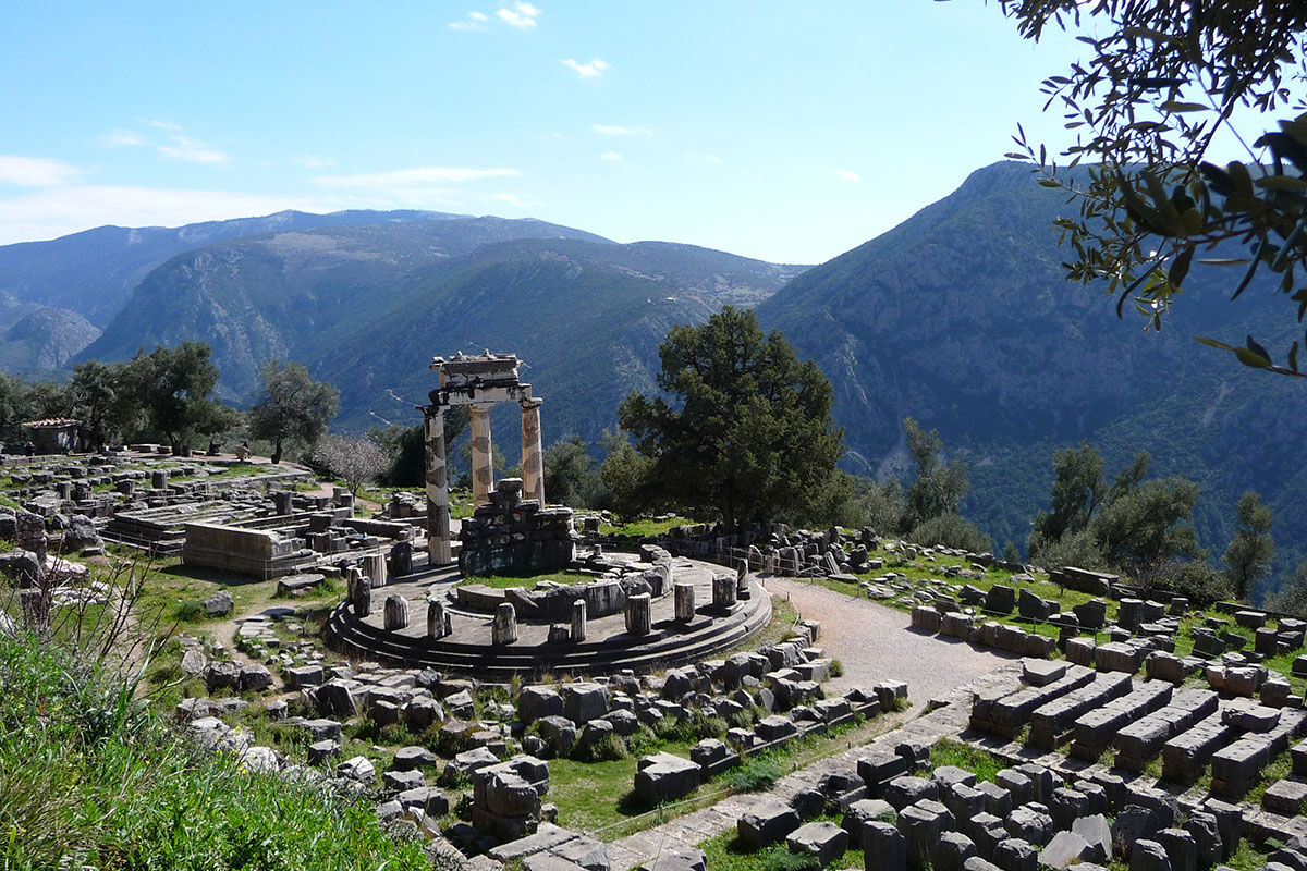 <b>Kastalia Boutique Hotel, Delphi</b> - Only a 10-minute walk to Delphi Archaeological Museum, the Kastalia Boutique Hotel is a casual dwelling bordered by the Parnassus mountains and the Gulf of Corinth. A café style restaurant has an open-air terrace with views that make you feel one with the earth.