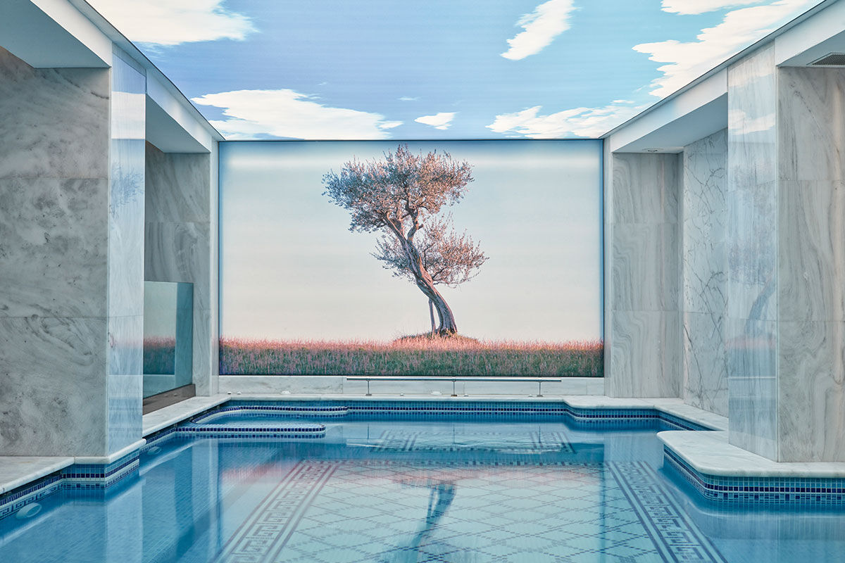 <b>Electra Metropolis</b> - Situated next to Syntagma Square (the most famous square in Greece), the Electra Metropolis opened its doors in 2016. With a fresh take on Athens’ hospitality, this retro-chic hotel has it all: local art, fine dining, rooftop pool, and the Agia Dynami chapel located on the ground floor.