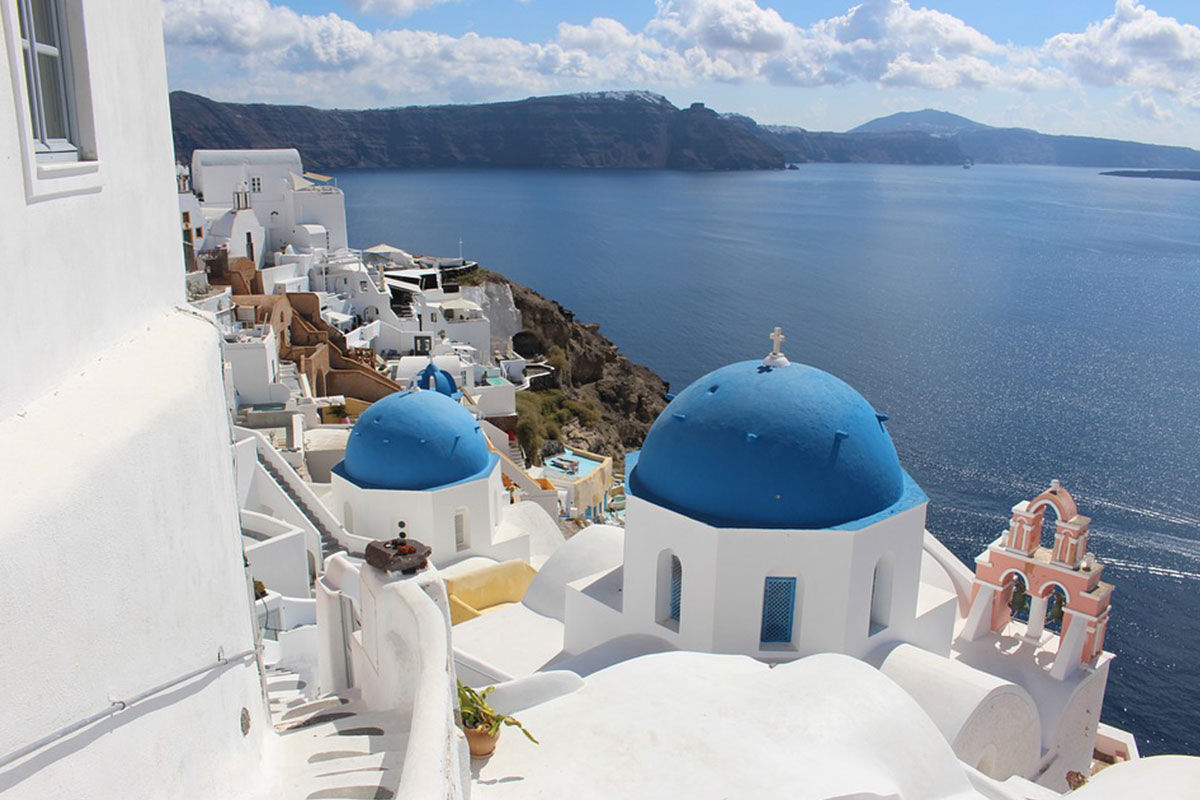 <b>Kapari Natural Resort, Imerovigli</b> - Housed in a 300-year-old Cycladic building, Kapari is an upscale hotel with minimalist décor and caldera views. Only a 30-minute scenic stroll to the hustle and bustle of Thira, Kapari is a tranquil retreat with a rooftop pool and fine dining restaurant/bar.