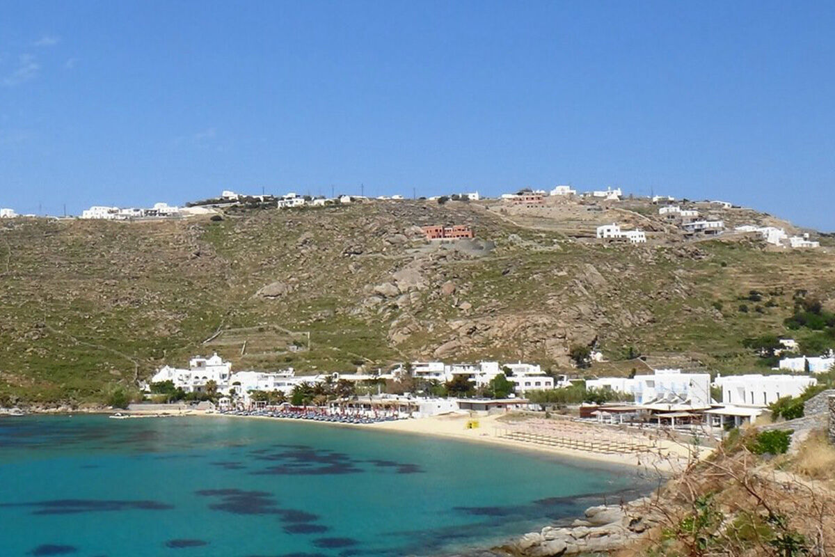 <b>Nissaki, Platis Yialos</b> - Surrounded by golden sunlight and clear blue waters, this luxury boutique hotel is set in traditional whitewashed buildings and features clean, streamline furnishings. Guests dine next to the Aegean Sea, swim in one of two pools with sun loungers nearby, and are only steps away from the renowned Platis Yialos Beach.