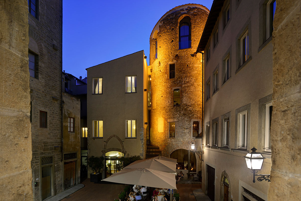 <b>Hotel Brunelleschi</b> - Marrying modern décor with its rich history, the Hotel Brunelleschi is housed in a converted church and Byzantine tower from the 6th century. With art and archaeological finds from its caldarium excavations on display, this boutique hotel transports you to another era, even if only for a short stay.