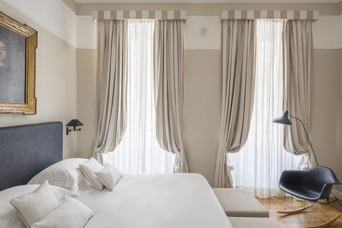 <b>Crossing Condotti</b> - Located off a chic side street just behind the Piazza di Spagna, this contemporary boutique serves as both a retreat as well as a launch pad for exploration. It is a cleverly furnished neo-Baroque apartment using Sicilian antiques and beamed ceilings to create a modern-Renaissance feel for your stay.