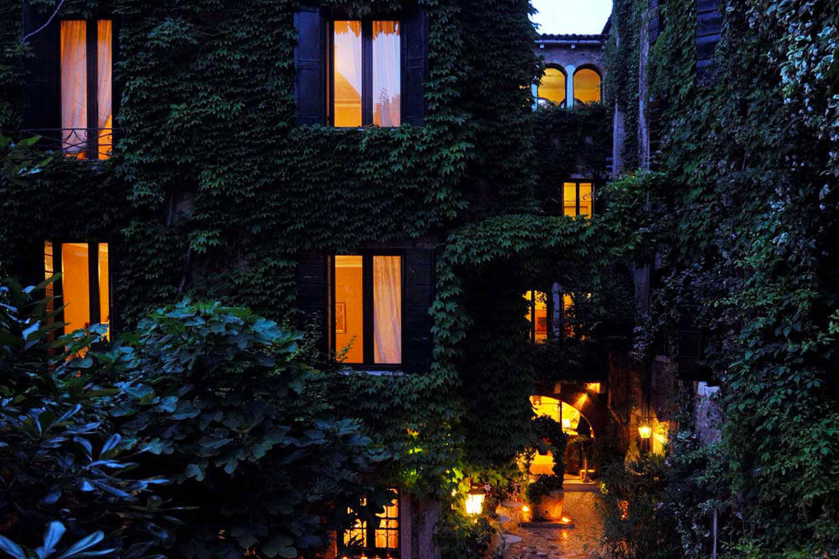 <b>Hotel Flora</b> - Covered in ivy and featuring traditional furnishings and chandeliers, Hotel Flora is a charming 17th century dream. Enjoy a peaceful breakfast in the leafy courtyard before heading to neighboring Saint Mark’s Square or Calle XXII Marzo for some upscale shopping.