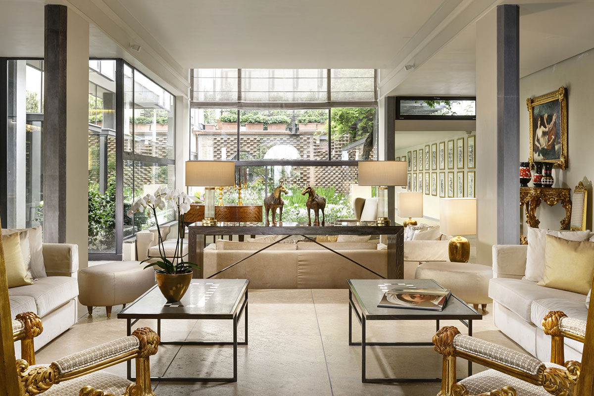 <b>Grand Hotel Minerva</b> - With a rooftop pool, sun terrace and bistro bar, the Grand Hotel Minerva keeps a fashionably sophisticated atmosphere with panoramic views of the rich history of Florence. This boutique urban resort also has an al fresco restaurant and caldarium to enhance your stay.