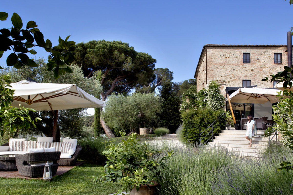 <b>Poggio Piglia</b> - Tucked away from the main road and sitting on its own quiet grounds, Poggio Piglia is the perfect retreat for the relaxed and refined traveler. At Poggio Piglia, culture and practicality meet: the infinity pool is nestled next to the herb garden and wine and olive oil are produced on site.