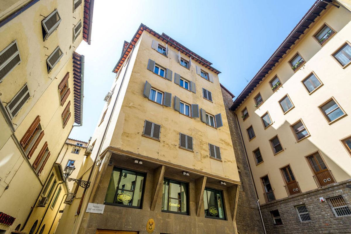 <b>La Torre dei Salterelli</b> - Offering the comforts of home, this peaceful guesthouse is nestled off a quaint side street within the buzzing city center. La Torre dei Salterelli is an intimate setting for the modern explorer within minutes’ walk to the Uffizi Gallery, Palazzo Vecchio and Piazza della Signoria.