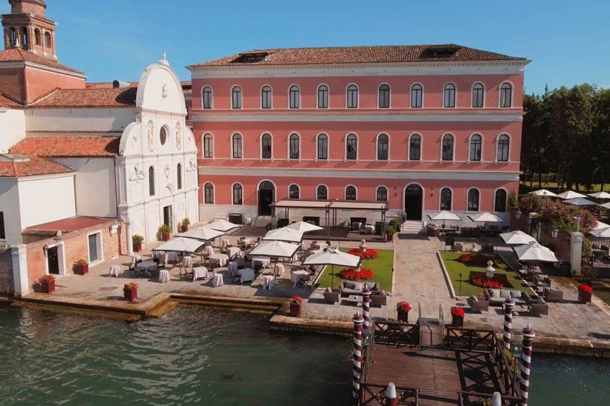 <b>San Clemente Palace Kempinski</b> - Set apart on its own island, this exclusive retreat offers peace, tranquility and privacy to guests. Having the modern conveniences of three restaurants, a pool, tennis court and herbal massage spa, one may forget that this was for centuries home to a monastic settlement.