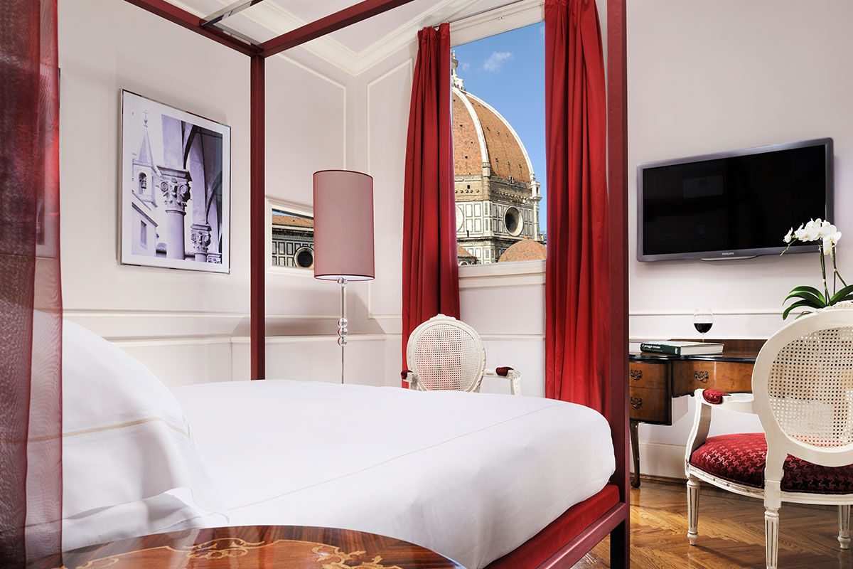 <b>Hotel Brunelleschi</b> - Marrying modern décor with its rich history, the Hotel Brunelleschi is housed in a converted church and Byzantine tower from the 6th century. With art and archaeological finds from its caldarium excavations on display, this boutique hotel transports you to another era, even if only for a short stay.