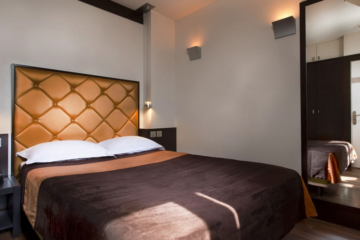 <b>Hotel Du Parc, Stresa</b> - This charming 20th century villa is located walking distance from the historic town center and lakeshore. It is a boutique hotel surrounded by flower gardens with a peaceful and evocative atmosphere.