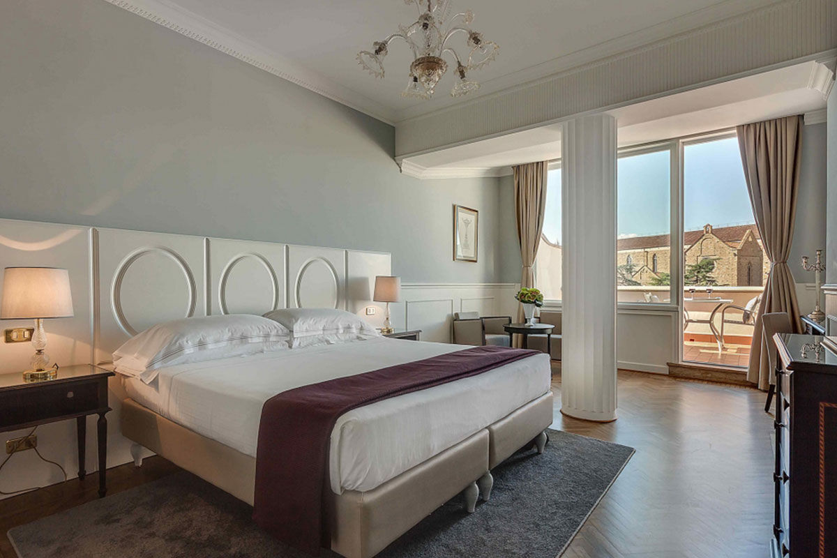 <b>Plaza Hotel Lucchesi</b> - Circa 1860, Plaza Hotel Lucchesi was one of the first hotels established in Florence and has a unique view of both the River Arno and Santa Croce. It offers a contemporary refinement with its rooftop pool, upscale restaurant, American bar and lounge with a fireplace.